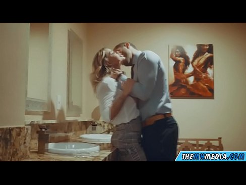 ❤️ Quando una bionda formosa ti seduce in un bagno pubblico ️❌ Video di sessoal it.rex-porn-com.ru ️❤